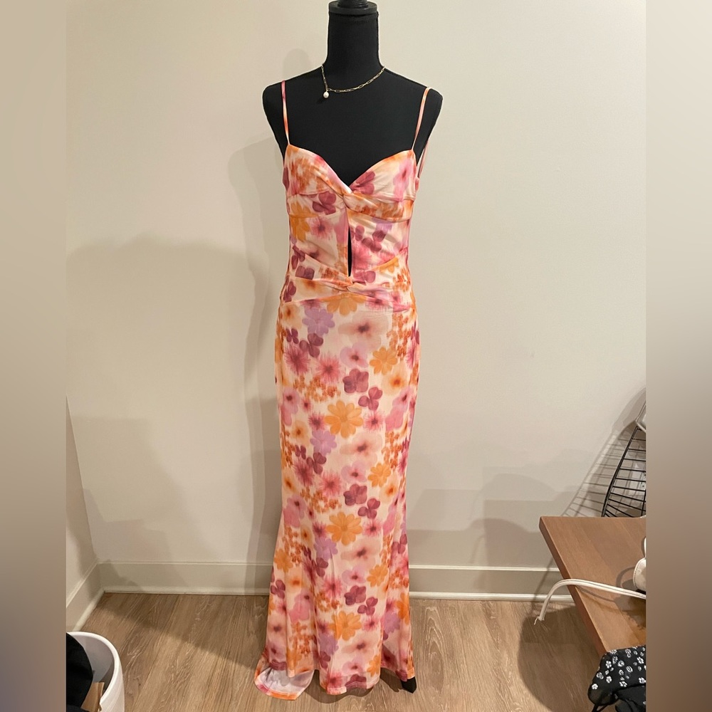 Brand: run away the label
Marlini Maxi Dress features a maxi length,